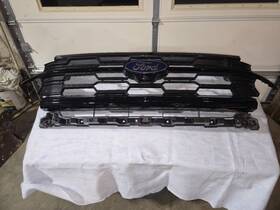 Sl1b-8200-b-pia-11 Ford Trucks 2025 25 26 Expedition Oem Upper Grille Honeycomb Complete W Emblem Scuff