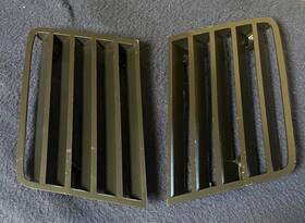 14015246 General Motors 14015245 Corvette Side Fender Louvers - 1980 Only Nos -gm#