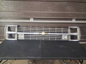 14052298 General Motors 1983-1984 Chevrolet G10 G20 G30 Van Grille Assembly With Headlamp Bezels 14052298 General Motors 1983-1984 Chevrolet G10 G20 G30 Van Grille Assembly With Headlamp Bezels
