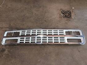 15680117 General Motors 1992-1996 Chevrolet G10 G20 G30 Van Oem Gm Dual Headlamp Grille Assembly
