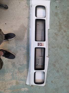 15700857 General Motors 1991-1994 Oldsmobile Bravada Grille Assembly