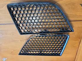 19152747 General Motors Pontiac Aztek Front Bumper Grills Oem 2001-2005 T18