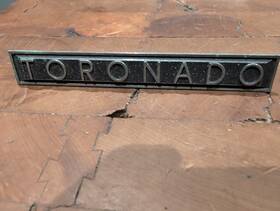 General Motors 2516290 1982 - 1985 Oldsmobile Toronado Radiator Grille Name Plate 22516290