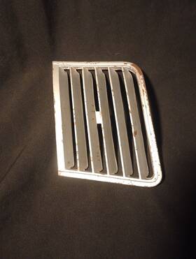 3850824 General Motors 1964-1965 Corvette Coupe Side Roof Vent Grille Rh Upper Used Original