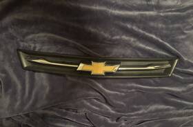 42504846 General Motors Oem 2017-2021 Chevrolet Trax Front Upper Grille With Gold Bowtie