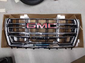 84835787 General Motors New Factory Gmc Yukon Slt Grille Bright Chrome Trim 2021-2024 Gm Oem