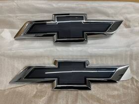 85721100 General Motors 85632343 2024-2026 Chevy Silverado Ev Front And Rear Black Emblem Genuine Oem Gm