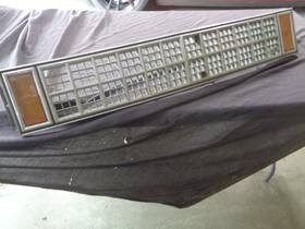 General Motors Corporation 356623 1.266 1976-1978 Nova Chrome Radiator Grill Screen Panel With Park Lights-lamps-emblem