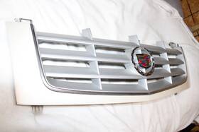 004890489 Gm 02-06 Cadillac Escalade Front Grill Grille Assembly With Emblem Badge Clean