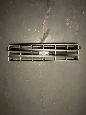 104-00116a Gm 1982 83 84 85 86 87 88 89 1990 Chevrolet S-10 Grille Oem P/n 14027185