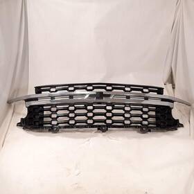 104-12082a Gm Oem Grille For Tahoe Assy Chrm Blk-text W-emblem Pitted