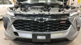 T240408001c Gm 104.gm1225 Grille For 2025 Trax Assy Chrm W-emblem