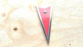 10435541 Gm 03 - 08 Pontiac Montana Vibe Front Grille Arrowhead Emblem Oem
