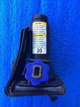 15069229 Gm 2000-2014 Gmc Sierra Silverado 2500 Spare Emergency Tire Bottle Jack Oem