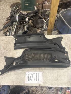 20766646 Gm Cadillac 06-11 Dts-cowl Grille Panel Windshield Wiper Cover Vent Set