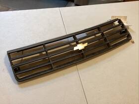 22577970 Gm Oem 1988-1994 Chevrolet Corsica Black Front Grille
