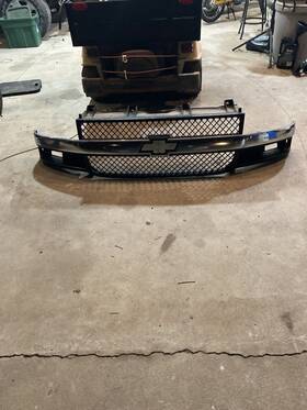 84689070 Gm 22816425 Oem New Front Grille Assembly Black Chrome 03-23 Chevrolet Express