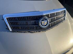 22976333 Gm Used Oem Front Bumper Upper Grille Gray And Chrome 13-14 Cadillac Ats With Emblem