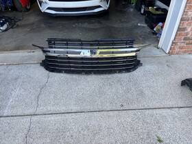 86824282 Gm 2025 And 2026 Chevy Tahoe/suburban Front Grille Oem #86824282