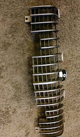 1605207 Gm Cadillac 1975-1976 Deville Fleetwood Oem Lower Grill Grille Part