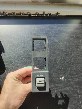 15696254 Gm Gmc Chevy-escalade 95-99 Tahoe Dash 3 Switch Bezel Trim Wiper- Hatch-fog