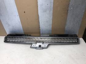 15835087 Gm Oem Factory 2007 - 2014 Chevrolet Suburban Avalanche Tahoe Front Upper Grille