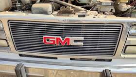 Gm Trucks 15667813 1992-1996 Gmc Van 3500 Front Center Grille Assembly Oem White