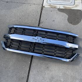 84056784 Gm Trucks 2016-2018 Chevy Silverado 1500 Grille Chrome Oem