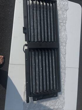 048983-002 Gmc 2019-2023 Terrain 2.0l Front Radiator Lower Grille Air Shutter And Motor Oem