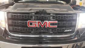 104-02242 Gmc Oem Grille For Sierra 2500 Pickup Assy Chrm Blk-text W-emblem Pitted