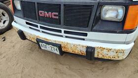 14066714 Gmc 1985-1994 Safari Trim Strip Below Grille Oem White