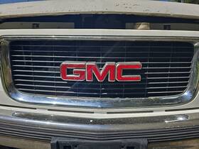 19130787 Gmc 1999-2006 Yukon Xl Sierra 1500 2500 Front Grille Assembly Chrome Shell Black