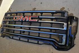 84691997 Gmc 2020-2023 Sierra 2500hd At4 Grill With Camera Oem Black Minor Crack