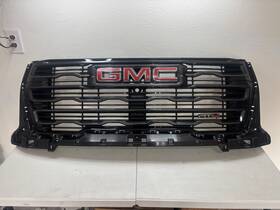 26587258 Gmc 84927804 2024-2026 Acadia At4 Front Bumper Upper Grille With Camera Hole Oem
