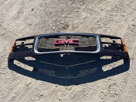 104-01489b Gmc Truck Grille Composite Headlamps Fits 94-00 2500 Pickup 895641