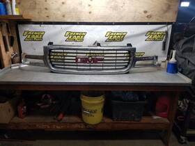 104-01647c Gmc Truck Grille Excluding Denali Fits 2001 Sierra Pickup 1150809