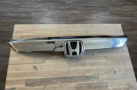 104-10389a Honda 2018-2020 Accord Chrome Upper Grille Assembly