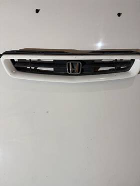 71121-s03-a010-m1 Honda 96-98 Civic 2/3dr Front Grille With Emblem White Molding Trim Oem