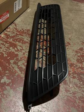 71151-t38-a00 Honda Oem Genuine 2022-2024 Civic Si Lower Grille 71151-t38-a00 Honda Oem Genuine 2022-2024 Civic Si Lower Grille