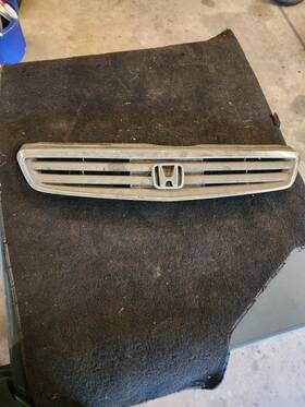 Hdg033na Honda 1999-2000 Civic Front Center Grille Assembly Chrome Cracked