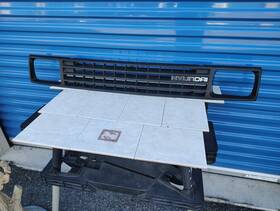 860513 Hyundai 1986 Excel Gl Gls Wagon/sedan Grille With Emblem Factory Black Oem #