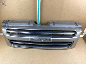 104-58921 Isuzu 2000-2002 Trooper Front Bumper Grille Oem