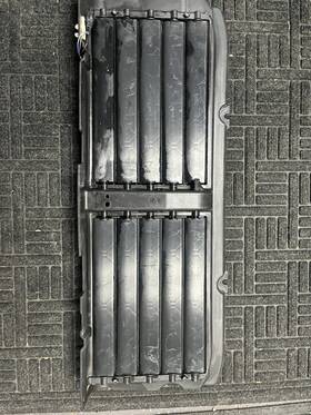 8475 Jaguar 73 2017-2020 Xe F Pace Radiator Air Shutter Grill Oem