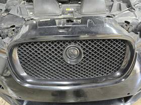 C2z3832 Jaguar 2009 - 2011 Xf Upper Grille Black Nice Oem