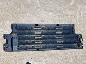 M8a2-8475-aa Jaguar Range Rover Velar F-pace Front Air Shutter Grille Assembly Unit 2021 - 2024 Oem