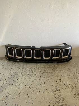 11601880001 Jeep Compass Grille 2017 2018 2019 2020 2021 Used Oem