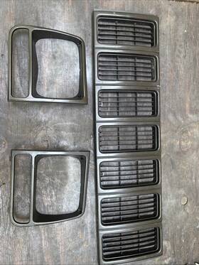 19998 Jeep 1997-2001 Cherokee Front Grille And Right Left Headlight Trim