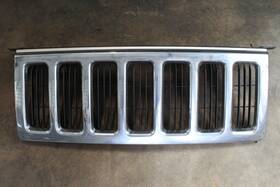 30165-6722 Jeep 2006-2010 Commander Front Upper Grill Oem