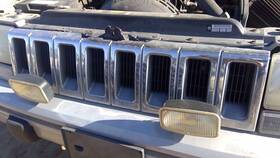 55054890 Jeep 1993-1995 Grand Cherokee Front Grille Oem Chrome