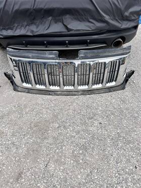 55079377 Jeep 2011-2013 Grand Cherokee Front Chrome Grill Upper